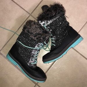 Justice waterproof snow shoes